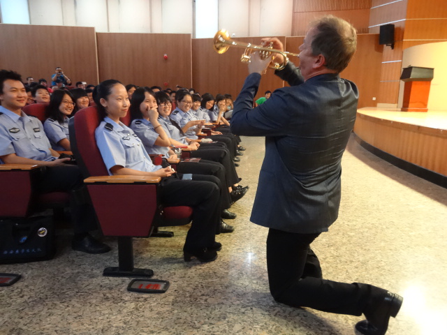 壹定发小号表演艺术家Jens Lindemann（彦斯·林德曼）荣获加拿大勋章