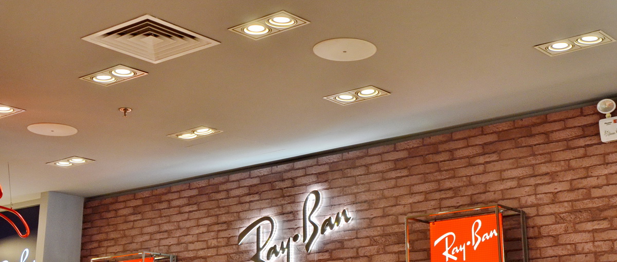 Ray?Ban 宏伊国际广场店——壹定发 CIS 商用安装系统的经典应用